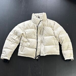 NWT Aritzia Extra Shorty Super Puff in Matte Pearl